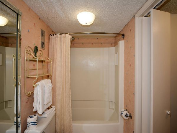 Lovely 2 Bedroom Vacation Condo Full Ocean Views
