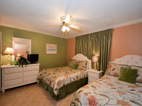 Lovely 2 Bedroom Vacation Condo Full Ocean Views