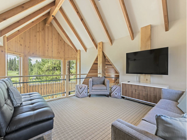 Nestled Between Down Town Truckee & Tahoe Lakes
