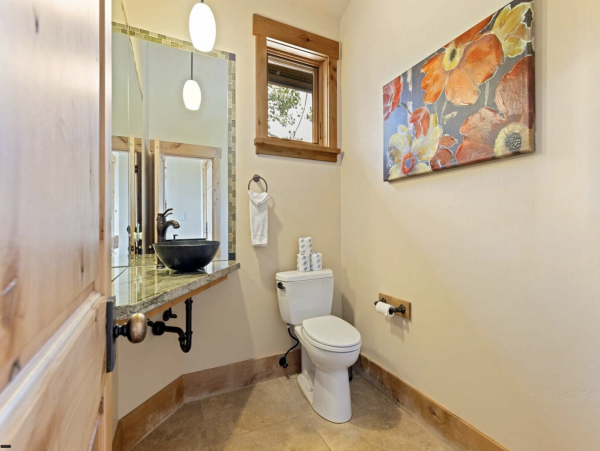 Nestled Between Down Town Truckee & Tahoe Lakes