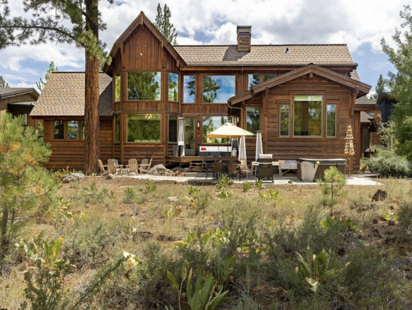 Nestled Between Down Town Truckee & Tahoe Lakes