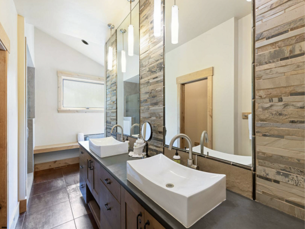 Nestled Between Down Town Truckee & Tahoe Lakes