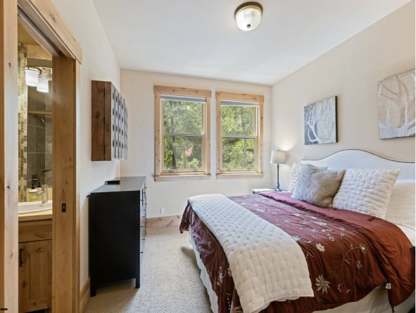Nestled Between Down Town Truckee & Tahoe Lakes