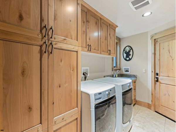 Nestled Between Down Town Truckee & Tahoe Lakes