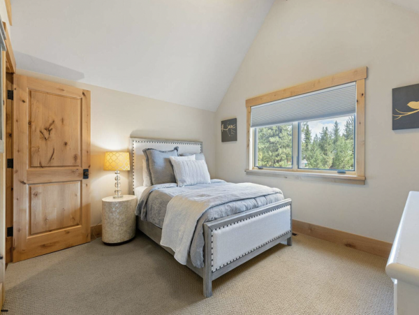 Nestled Between Down Town Truckee & Tahoe Lakes