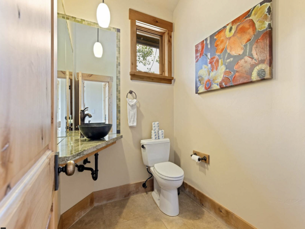 Nestled Between Down Town Truckee & Tahoe Lakes