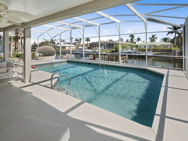 Walk to Beach Marco Lovely Pool Home