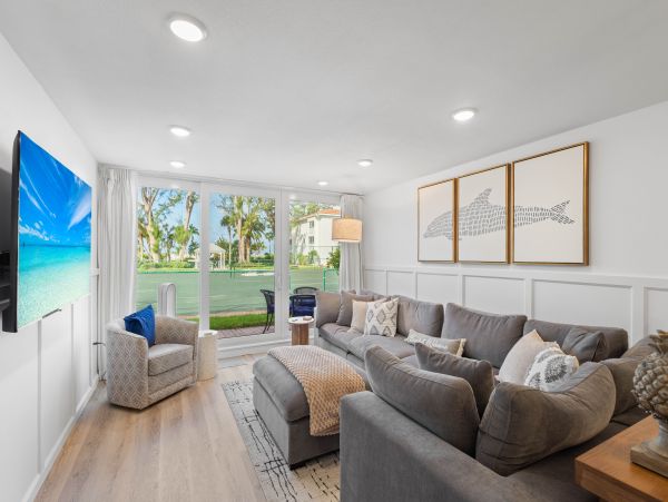 Longboat Key Beachfront Condo 3-Bedroom Plus Den Vacation Rental with Resort Amenities