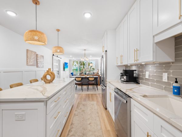 Longboat Key Beachfront Condo 3-Bedroom Plus Den Vacation Rental with Resort Amenities