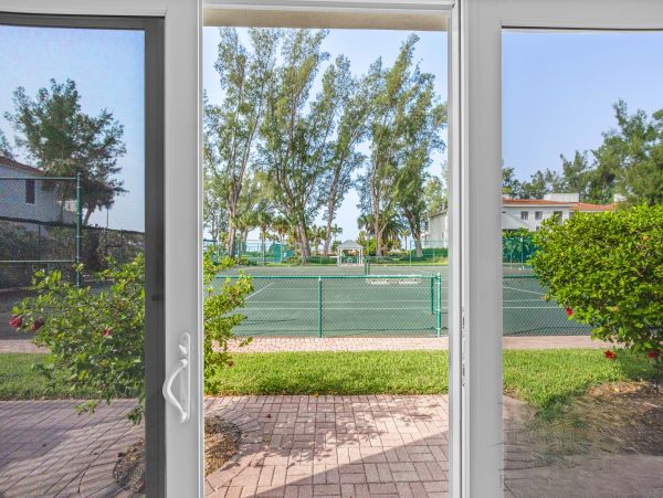 Longboat Key Beachfront Condo 3-Bedroom Plus Den Vacation Rental with Resort Amenities