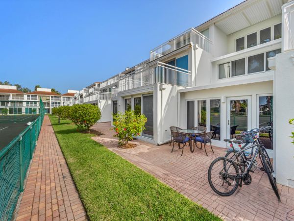 Longboat Key Beachfront Condo 3-Bedroom Plus Den Vacation Rental with Resort Amenities