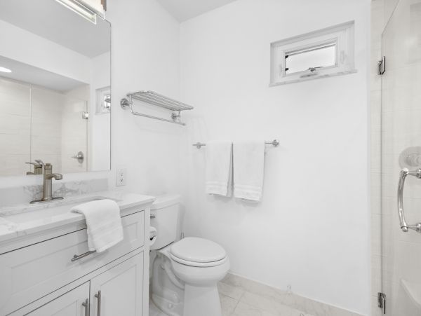 Longboat Key Beachfront Condo 3-Bedroom Plus Den Vacation Rental with Resort Amenities