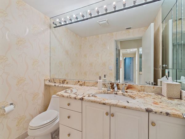 Longboat Key Vacation Condo Two Bedroom with Den