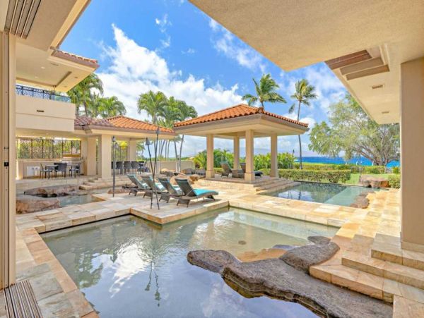 Luxury Estate with 8 Bedrooms & Amazing Amenities