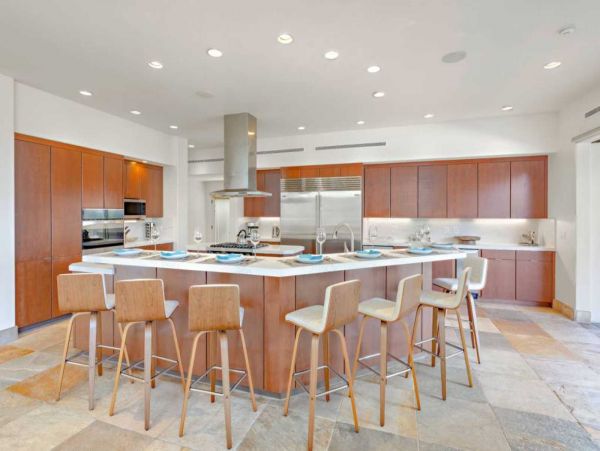 Luxury Estate with 8 Bedrooms & Amazing Amenities