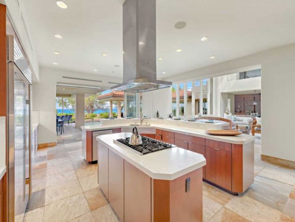 Luxury Estate with 8 Bedrooms & Amazing Amenities