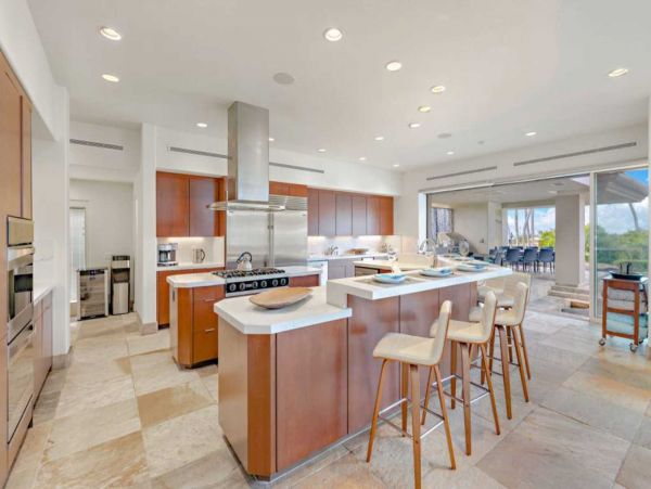 Luxury Estate with 8 Bedrooms & Amazing Amenities