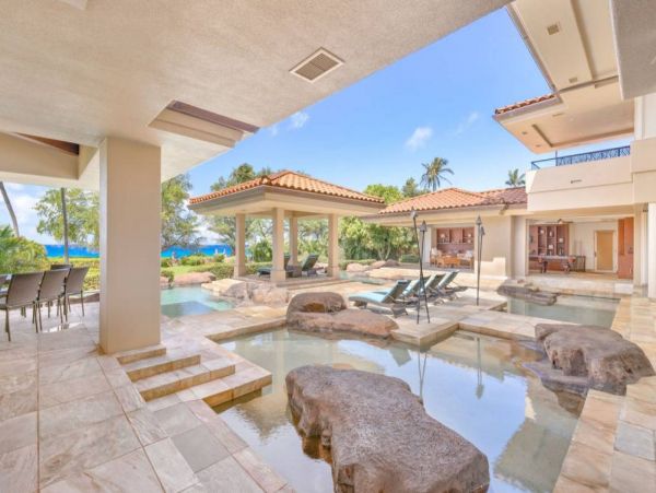 Luxury Estate with 8 Bedrooms & Amazing Amenities