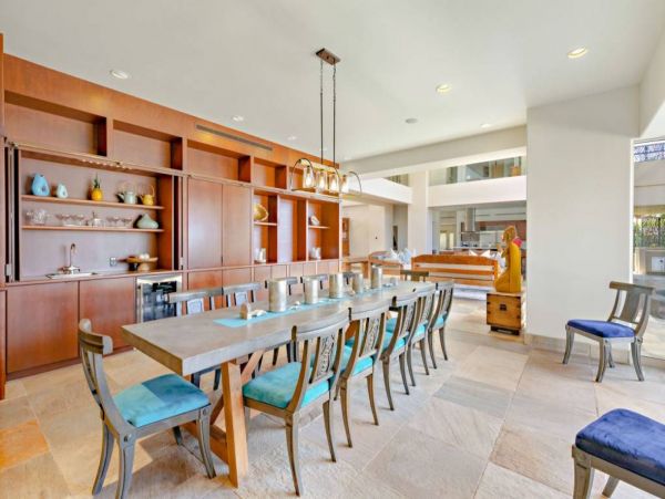 Luxury Estate with 8 Bedrooms & Amazing Amenities