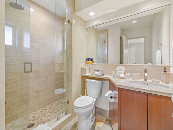 Luxury Estate with 8 Bedrooms & Amazing Amenities