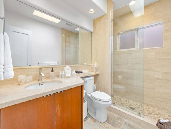 Luxury Estate with 8 Bedrooms & Amazing Amenities