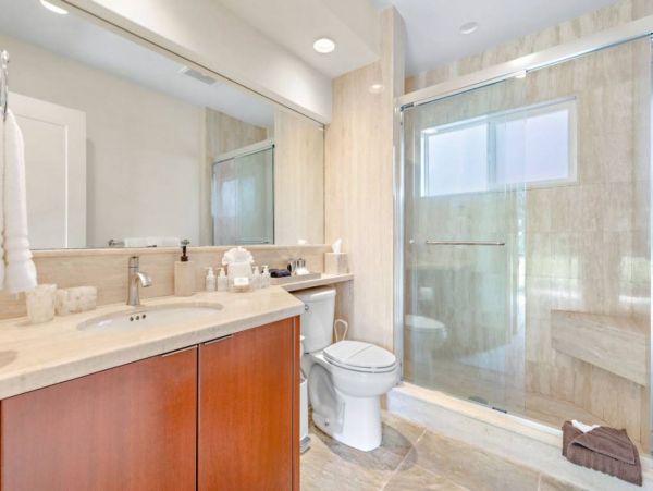 Luxury Estate with 8 Bedrooms & Amazing Amenities