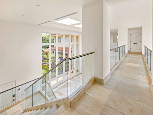 Luxury Estate with 8 Bedrooms & Amazing Amenities