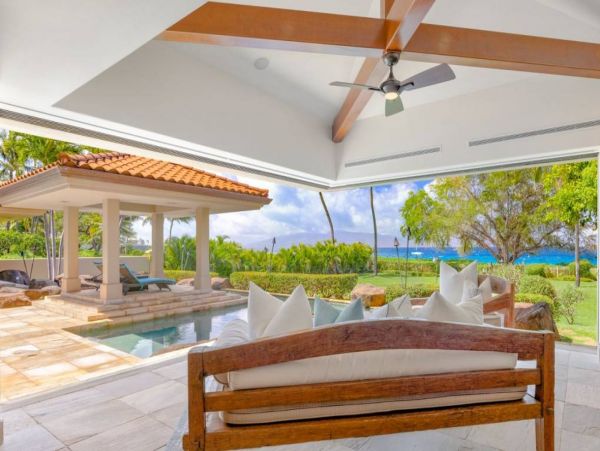 Luxury Estate with 8 Bedrooms & Amazing Amenities