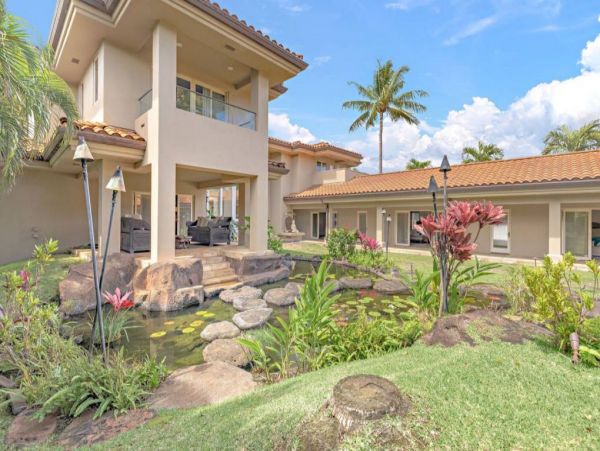Luxury Estate with 8 Bedrooms & Amazing Amenities