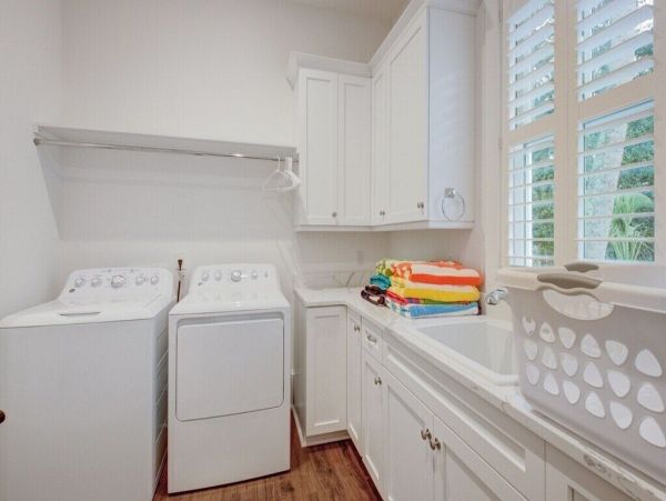 Isle of Palms Luxury Vacation Home 6 Bedrooms Walk to Beach