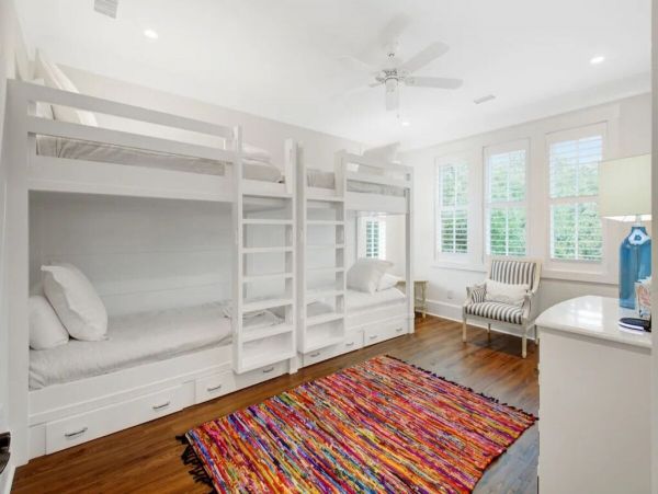 Isle of Palms Luxury Vacation Home 6 Bedrooms Walk to Beach