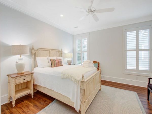 Isle of Palms Luxury Vacation Home 6 Bedrooms Walk to Beach