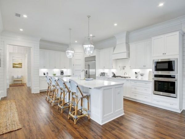 Isle of Palms Luxury Vacation Home 6 Bedrooms Walk to Beach
