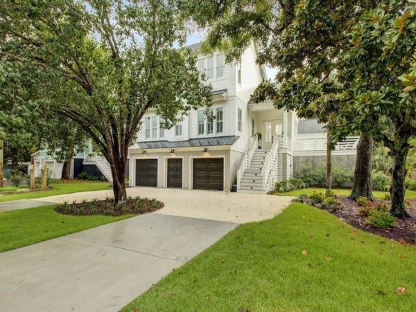 Isle of Palms Luxury Vacation Home 6 Bedrooms Walk to Beach