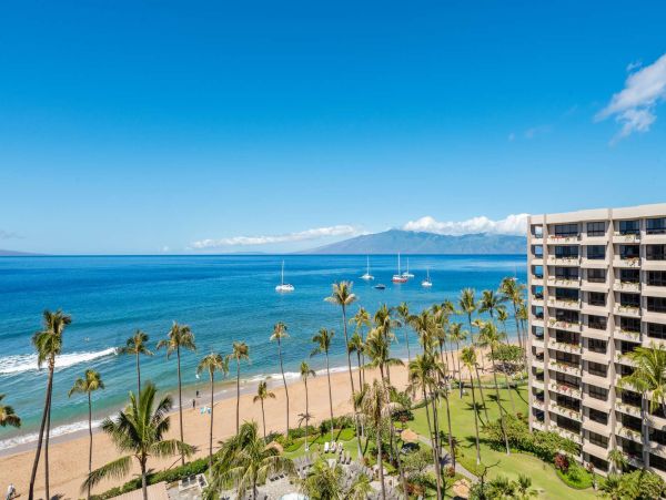 Escape to Paradise in Maui: Charming Oceanfront Condo with Unmatched Views