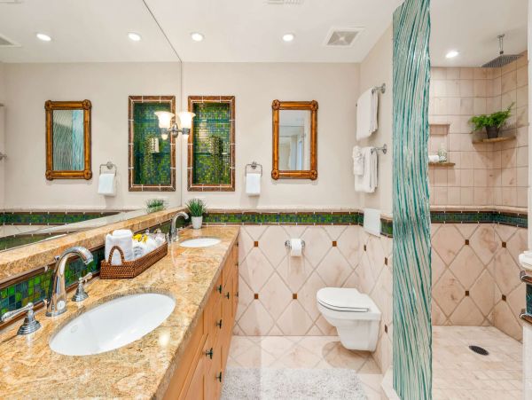 Escape to Paradise in Maui: Charming Oceanfront Condo with Unmatched Views