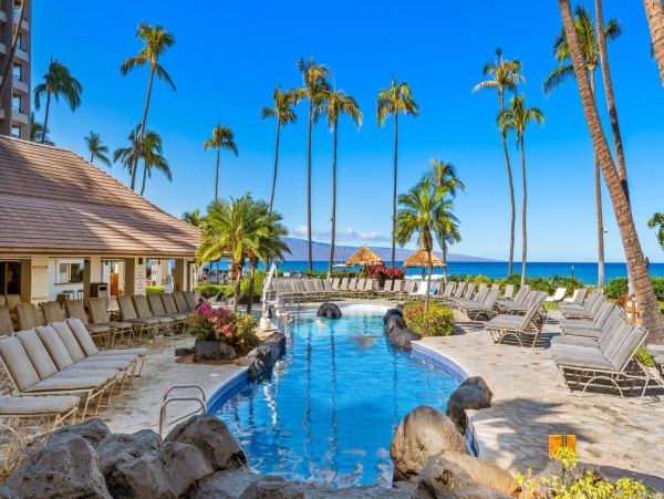 Escape to Paradise in Maui: Charming Oceanfront Condo with Unmatched Views