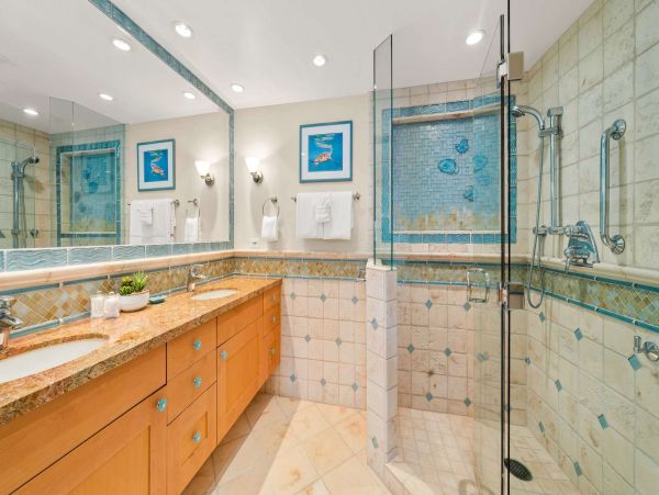 Escape to Paradise in Maui: Charming Oceanfront Condo with Unmatched Views