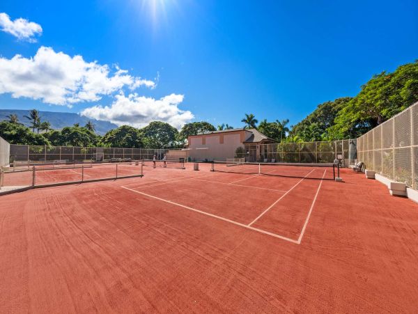 Escape to Paradise in Maui: Charming Oceanfront Condo with Unmatched Views