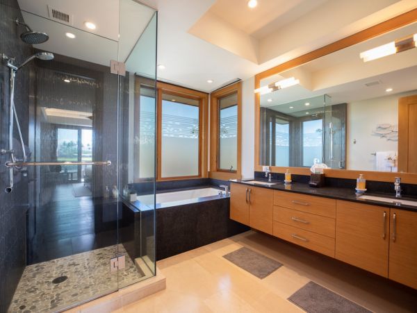 Luxury 4 Bedroom Vacation Home with Amazing Amenities