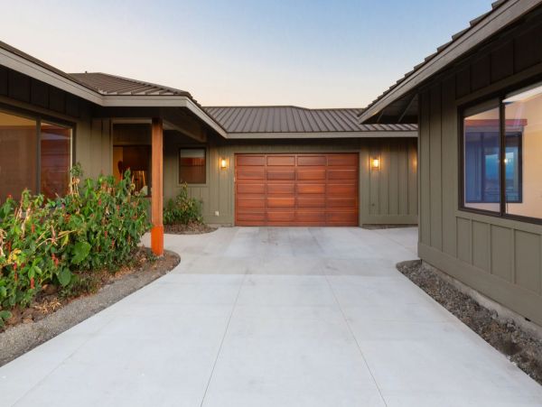 Golf Course & Mountain View Five Bedroom Home in Waikoloa Village