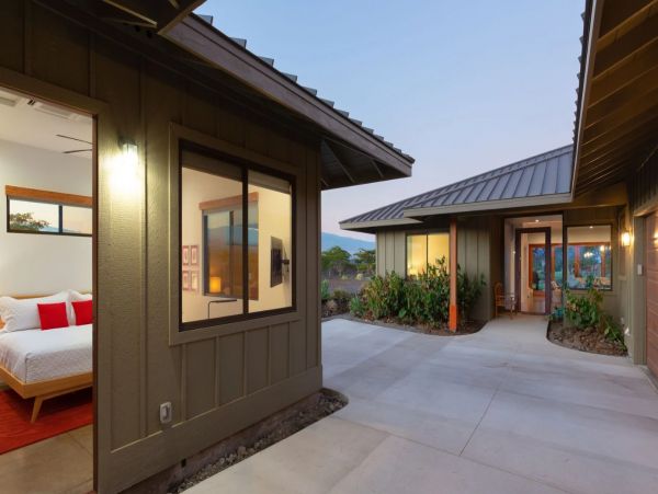 Golf Course & Mountain View Five Bedroom Home in Waikoloa Village