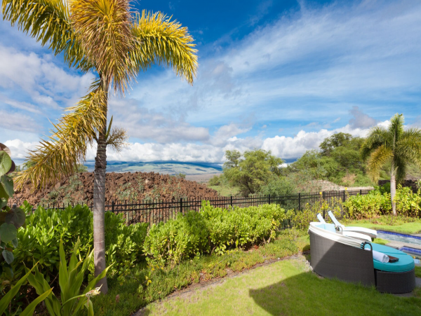 Big Island Main House Plus A Detached Guest Cottage