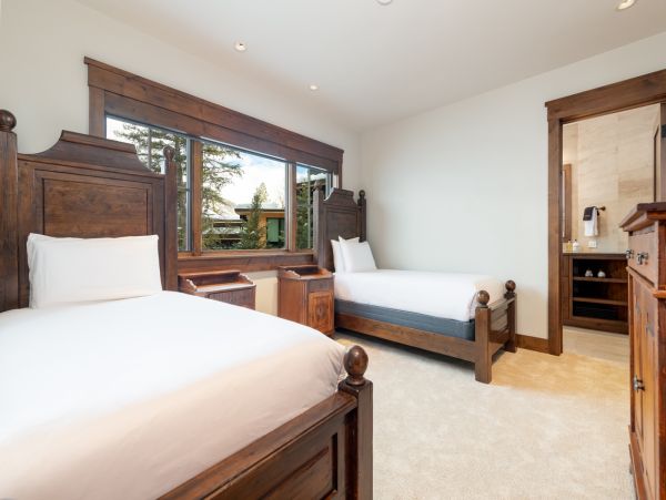 Luxury Ski in/Ski out Vail  Pool and Hot Tub Private Ski Chalet - Private Funicular Walk to Village