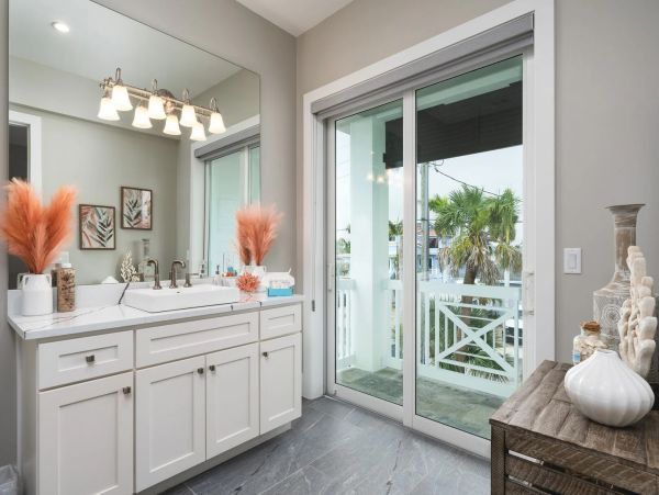 Discover Luxury Four Bedroom Villa For 10 Guest - Your Dream Vacation Home in Fort Myers Beach