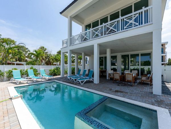Discover Luxury Four Bedroom Villa For 10 Guest - Your Dream Vacation Home in Fort Myers Beach