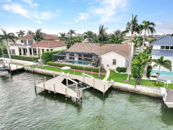 Marco Island Vacation Home Four Bedrooms Sleeps 6 Guests