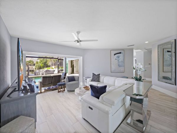 Marco Island 3 Bedroom Vacation Home With Pool Sleeps Six