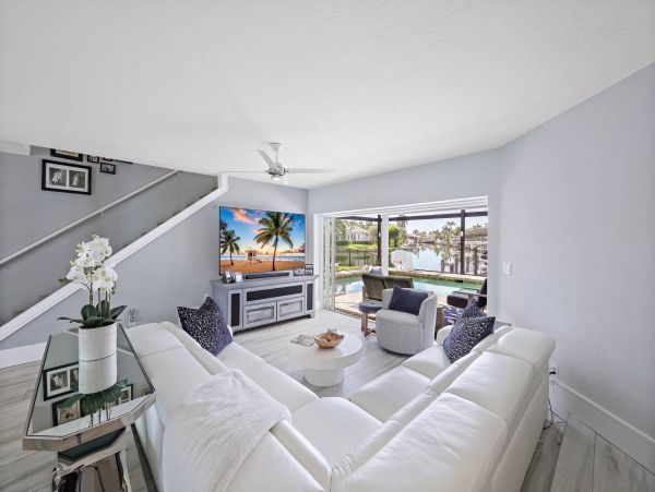 Marco Island 3 Bedroom Vacation Home With Pool Sleeps Six