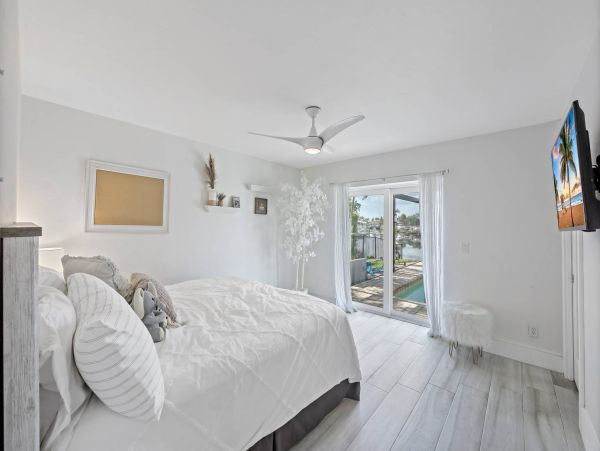 Marco Island 3 Bedroom Vacation Home With Pool Sleeps Six